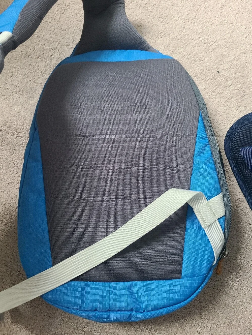 Patagonia blue and mustard yellow sling bag - Picture 6 of 7